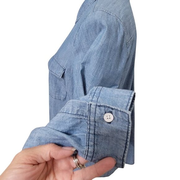 Old Navy Size M Classic Button Down Chambray Blue Long Sleeve Top, EUC - Picture 4 of 13